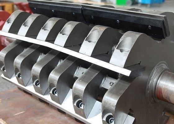75kw 850KG H أنابيب كسارة ثقيلة أنبوب آلة تكسير زجاجة الحيوانات الأليفة