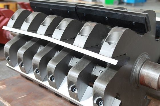 110kw آلات إعادة تدوير النفايات البلاستيكية محطم