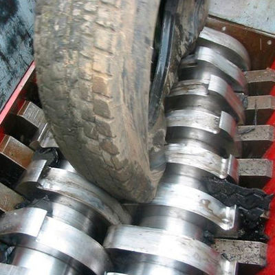 آلات إعادة تدوير النفايات البلاستيكية PET 430mm 300kg / H مع عزم دوران كبير
