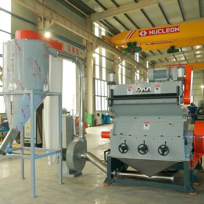 آلة إعادة تدوير نفايات البلاستيك 500kg / H PET PP PVC PS PC آلة تقطيع الصفائح البلاستيكية