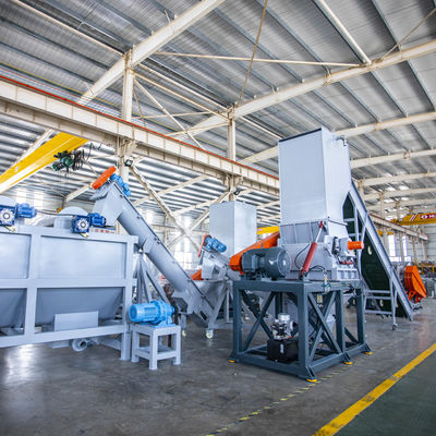 آلات إعادة تدوير النفايات البلاستيكية CE 1000kg / H PET زجاجات سحق غسالة